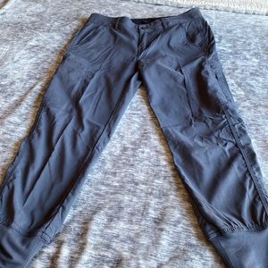 NWOT Prana Sky Canyon charcoal gray shin length joggers